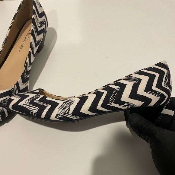 CL By Laundry Heels Size 8 black & white - Picture 6 of 12